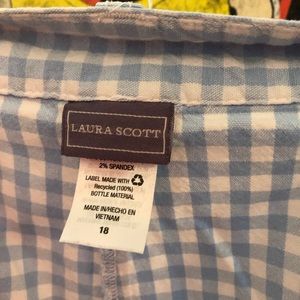 Blur and white checked Bermuda shorts.